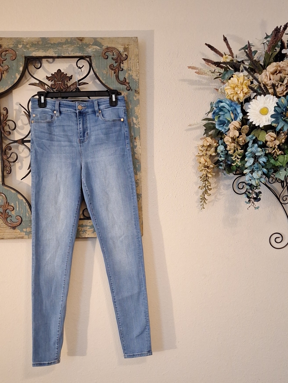 🔥🔥CLEARANCE🔥🔥 Liverpool Light Blue Skinny Jeans for Women. Size 4